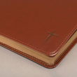 Load image into Gallery viewer, Diario clásico café de tapa flexible (Spanish Classic Brown Flexcover Journal)
